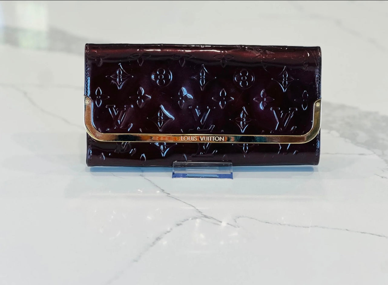 Louis Vuitton Rossmore MM Amarante Vernis Crossbody Clutch